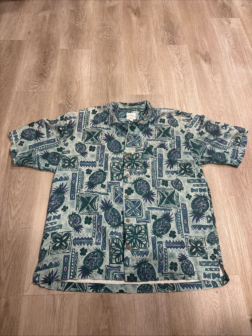 TOMMY BAHAMA Relax Men's Green 100% Silk Hawaiian Pineapple Shirt Size XL